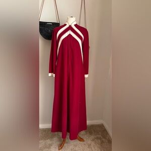 Vintage 1970s Vassarette Burgundy Zip Robe
